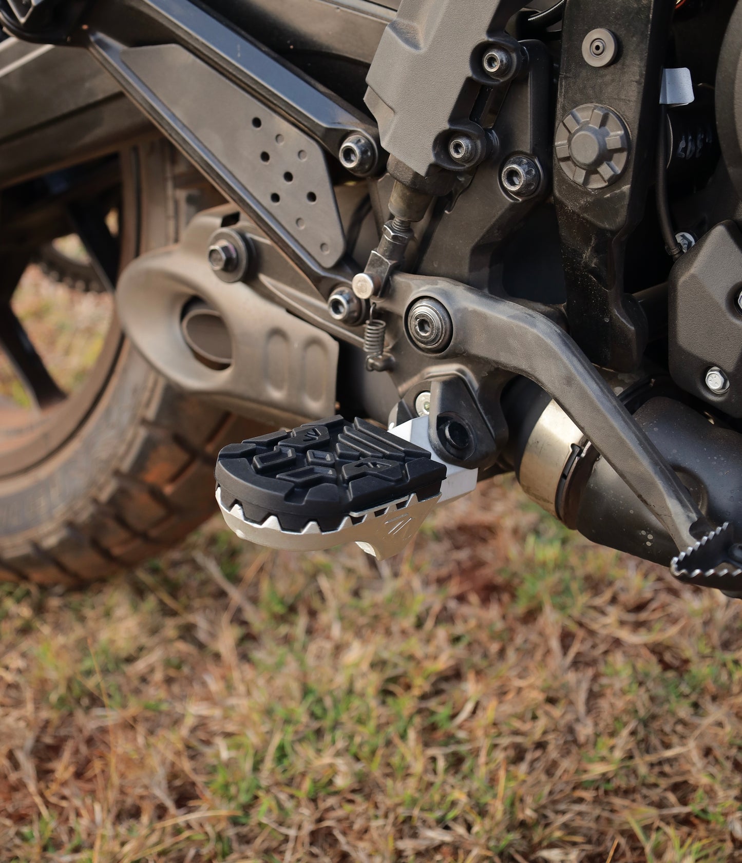 ADVENTURIST ADJUSTABLE FOOTPEGS V2.0 - MULTI-BIKE FIT