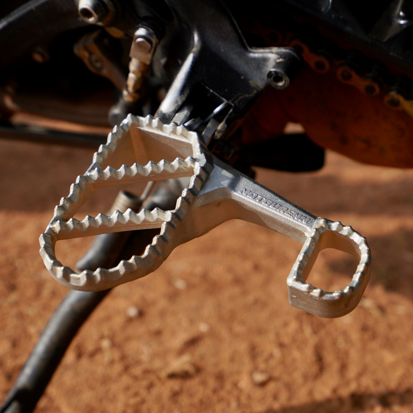Himalayan 450 Enduro foot pegs