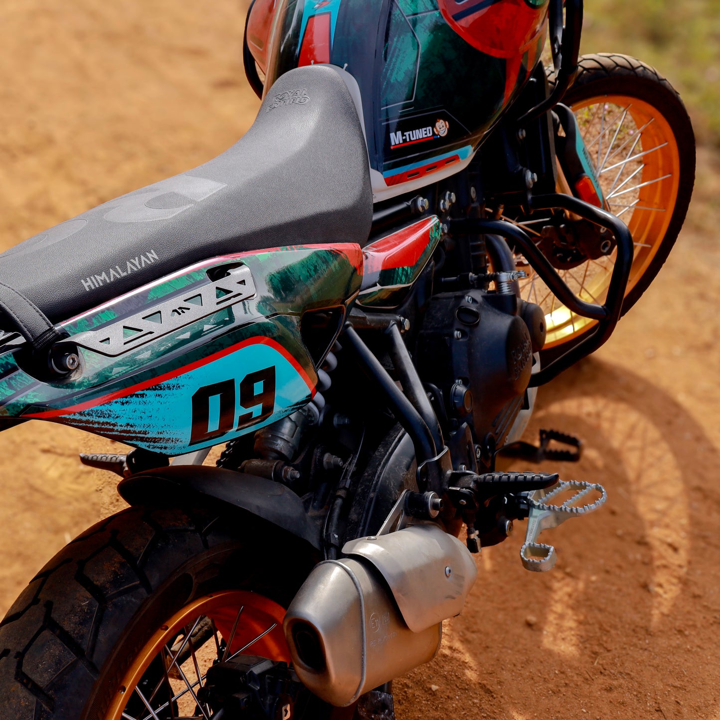 Himalayan 450 Enduro foot pegs used on off-road trails dakarvrally into rally super cross motorsport